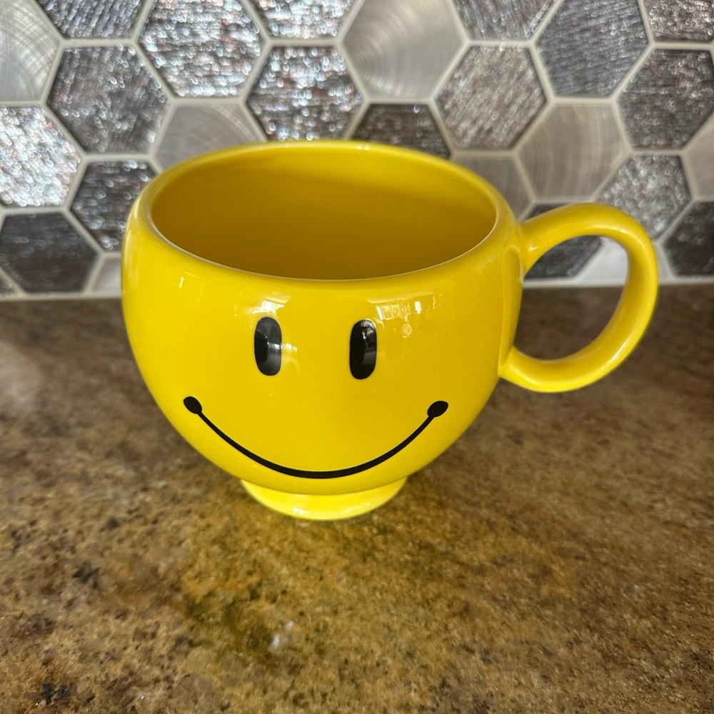 Vintage Teleflora smiley face ceramic mug
